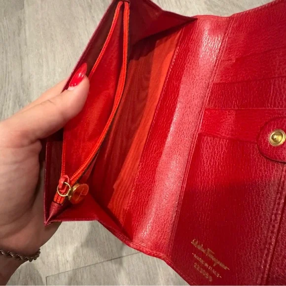 Salvatore Ferragamo Women's Vara Long Bifold Wallet, Red And Gold Authentic EUC - Picture 5 of 12